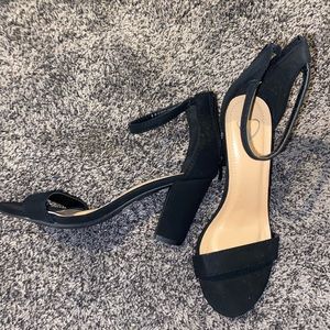 velvet black windsor heels, size 6 1/2